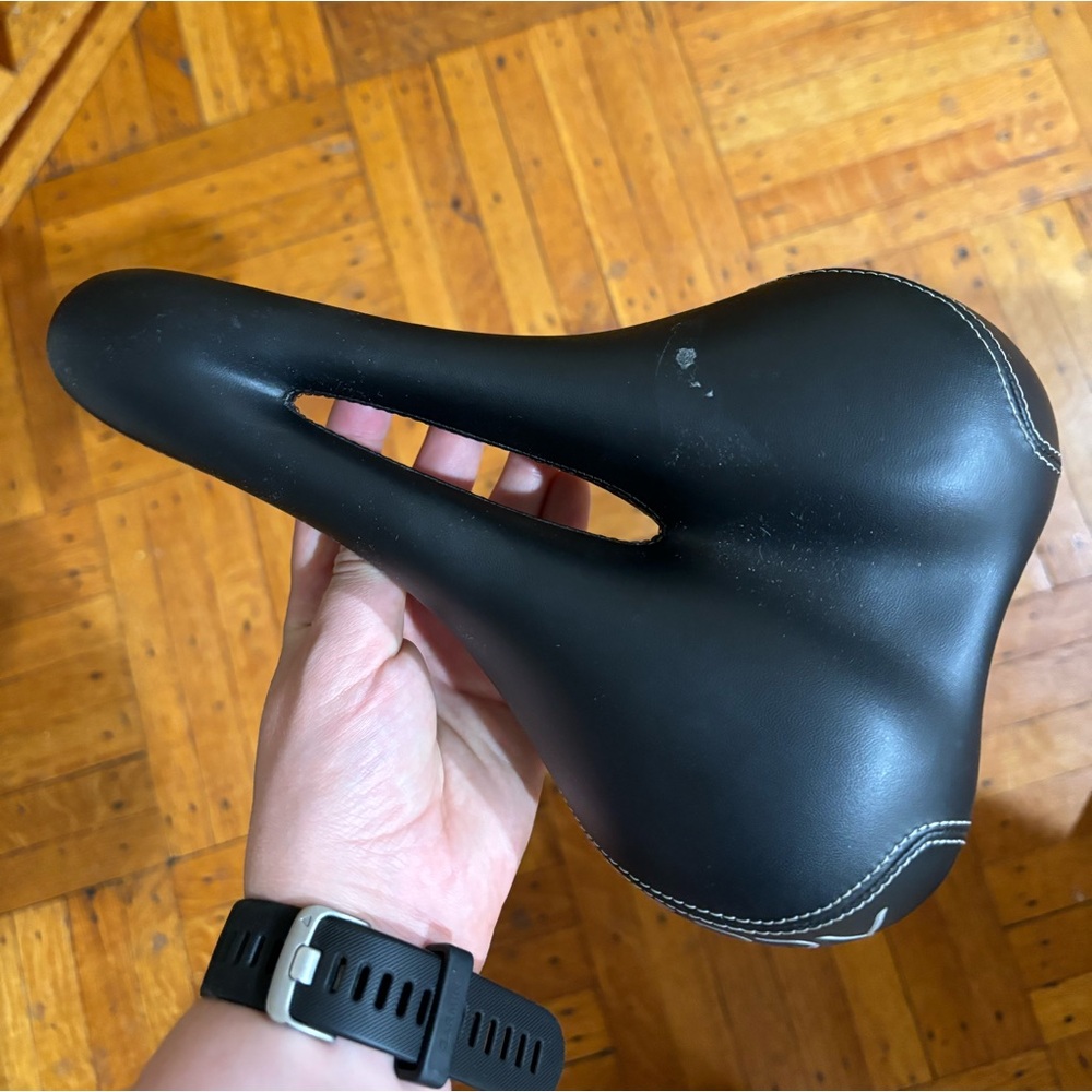 Very gently used Terry bike saddle 9.8 x 6.4 inches dimensions